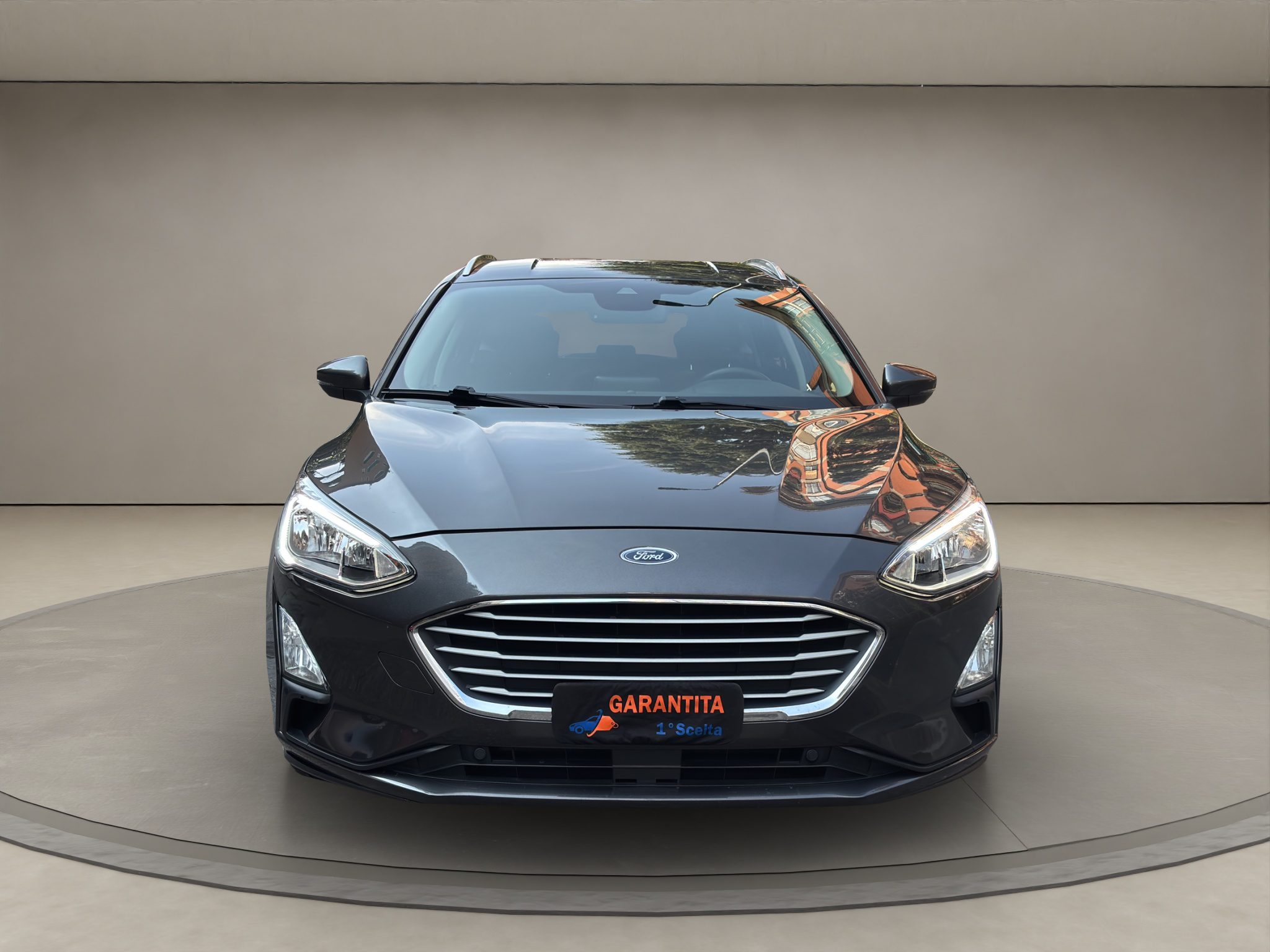 FORDFOCUSSWBENZ_01_converted